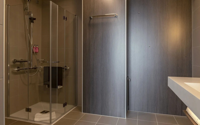 Moxy Edinburgh Airport