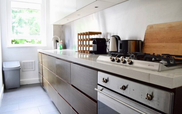 Elegant 2 Bedroom Chelsea Flat With Roof Terrace