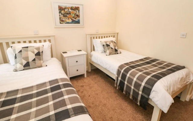 1 Knowleston House