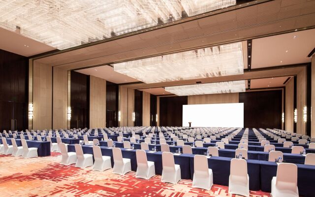 HUALUXE Xiamen Haicang Harbour View by IHG