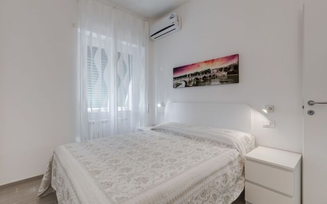 Trastevere White Apartment
