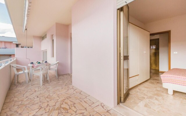 Amazing Apartment in Villa Rosa TE With 2 Bedrooms