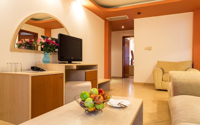 Golden Pearl Hotel