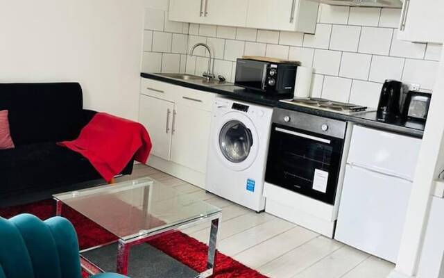Stunning 2-bed House in Chatham