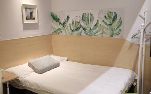 Leguo Hotel (Tongren Hospital Beijing Station Square Branch)