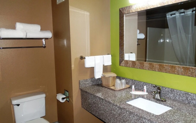 Oak Tree Inn & Suites