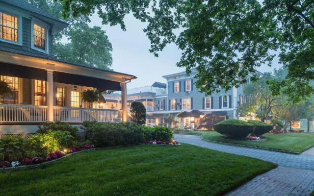 Chateau Inn and Suites