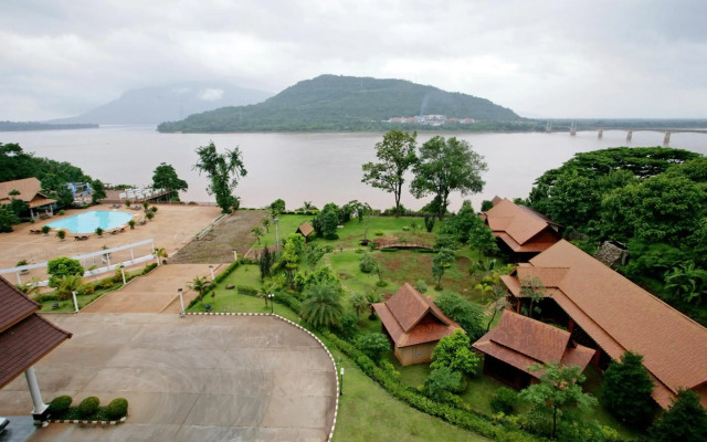 Arawan Riverside Hotel
