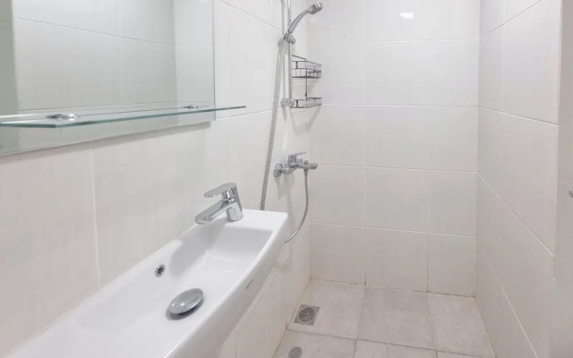 Comfortable And Homey Studio Room At Barsa City Apartment