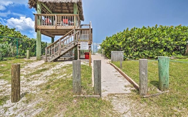 Jensen Beach Escape w/ Patio - Walk to Beach!