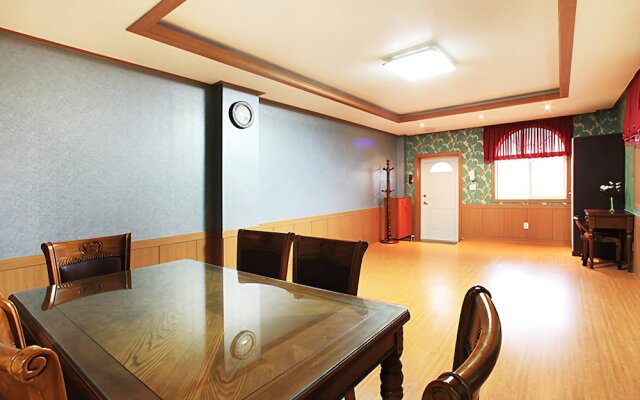 Ganghwa Haeneomi Pension