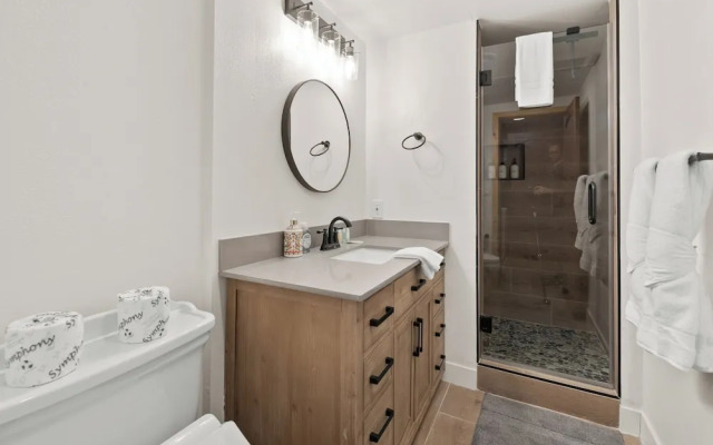 A Woodsy Mountain Retreat