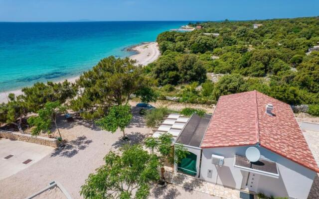 Beautiful house next to the sea