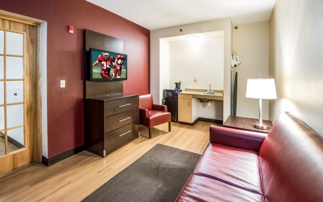 Red Roof Inn PLUS+ Long Island - Garden City