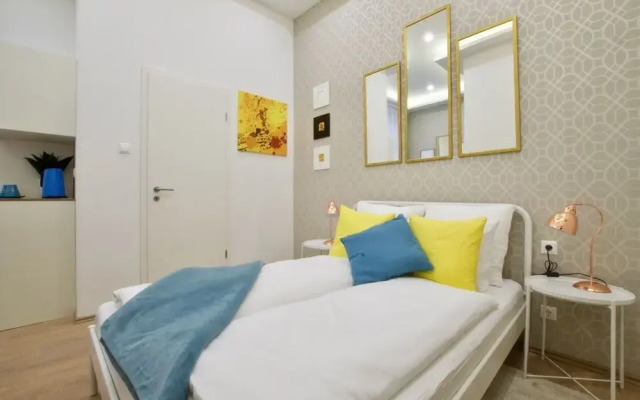 St King 11. Studio Apartments