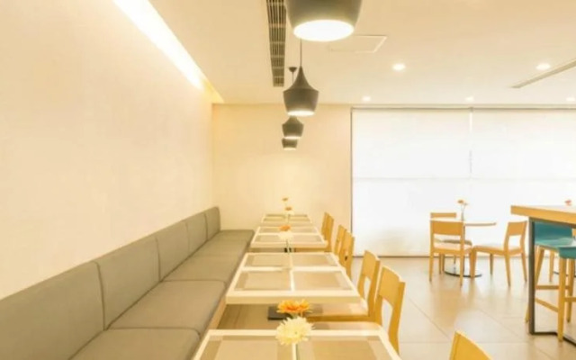 HanTing Hotel (Wuhan Tianhe Airport Panlong City Outlet)