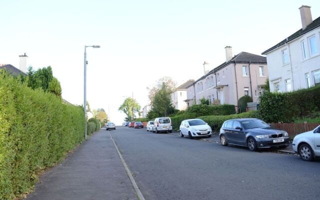 Glasgow Scotstoun Cottage Flat