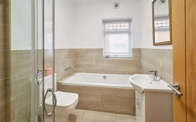 Host Stay Wardman Crescent