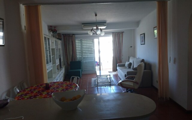 1-bed Apartment in Oura, Near the Aveiros Beach