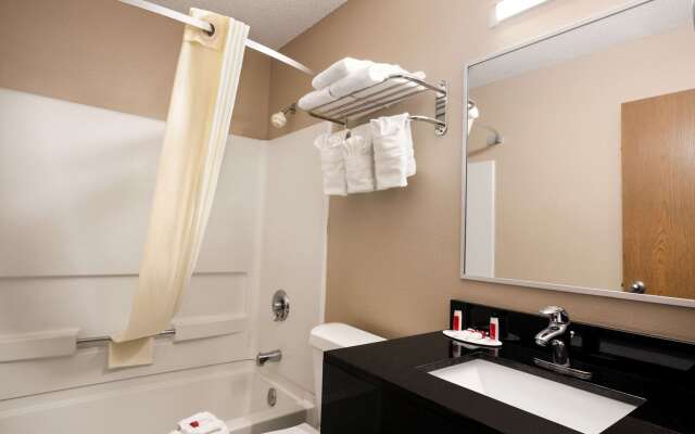 Super 8 by Wyndham Mayfield