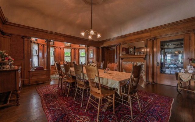 The Simmons-Bond Inn