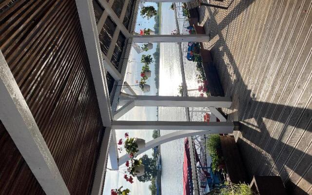 Paradise Delta House