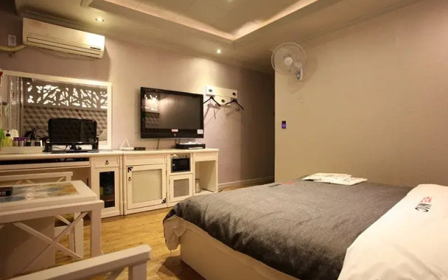 Mac Motel