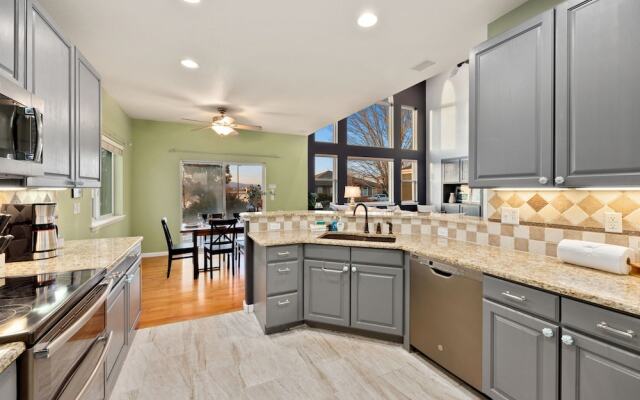 Spacious Home W/ Fun Amenities | Lake & Mtn Views