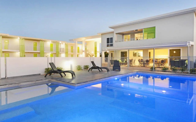 Mackay Oceanside Central Hotel