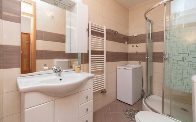 Amazing Home in Zdrelac With Wifi and 6 Bedrooms