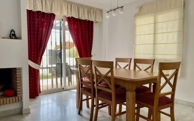 House Pauline 3 bed Poolside Private Garden M-5