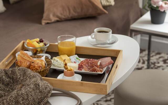Hotel Longchamp Elysees