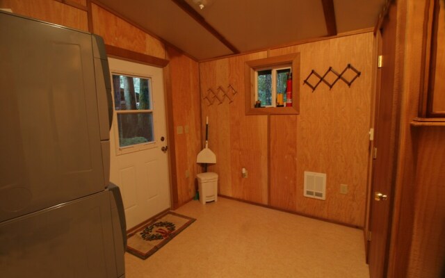 Snowline Cabin #35 - A Pet-friendly Country Cabin. Now has air Conditioning!