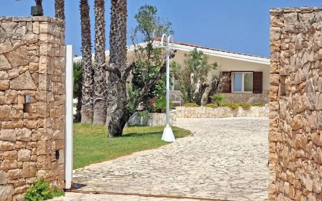 Villa With Swimming Pool Sleeps 8 Three Bedrooms