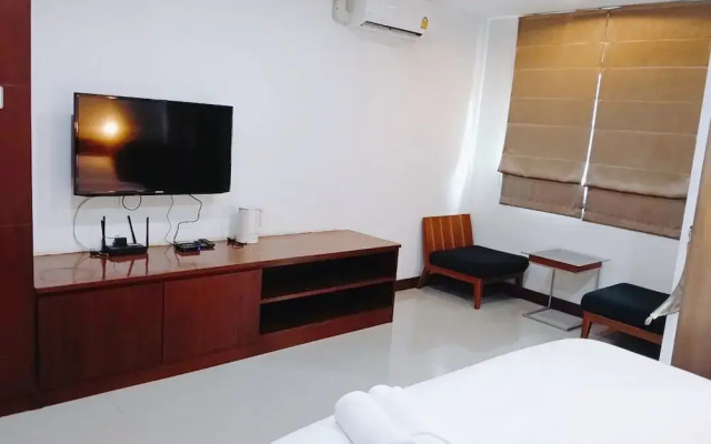 Yon INN Sukhumvit 4 - BTS Nana