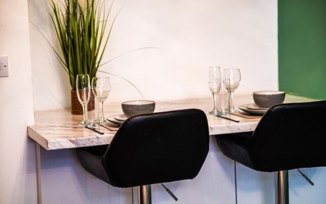 40percent off Monthly /2 Bedroom apt / City Centre
