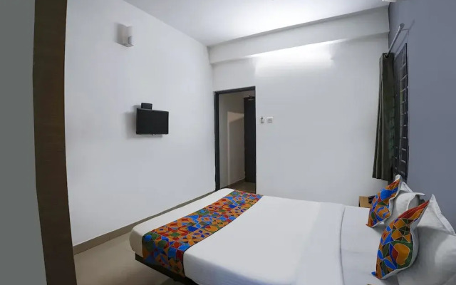 Oyo 24052 Flagship Covelong Residency