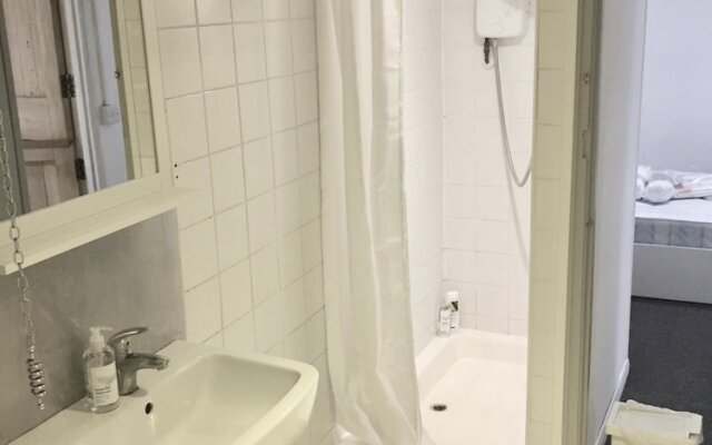 2 Bedroom Central Brighton Apartment