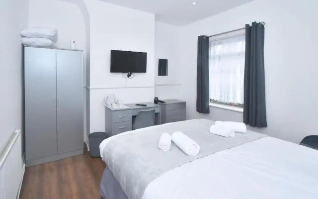 Stylish 3bedroom Near Stoke-on-trent Hospital