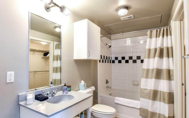 Plano Beautiful Studio Apartment
