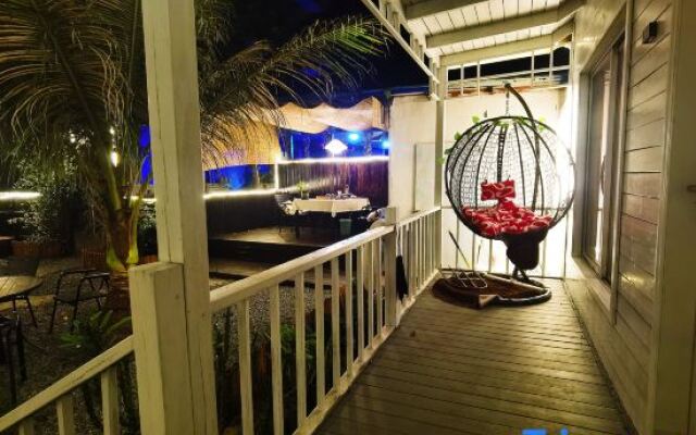 Jane Yiju Seaview B&B