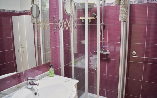 Villa Imogen with NEW HEATED SWIMMING POOL