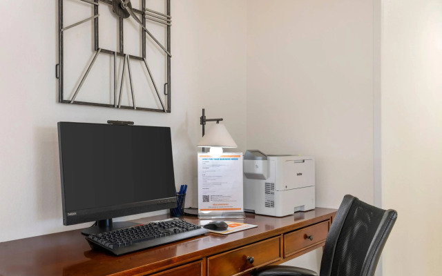 Comfort Suites near Birkdale Village- Huntersville