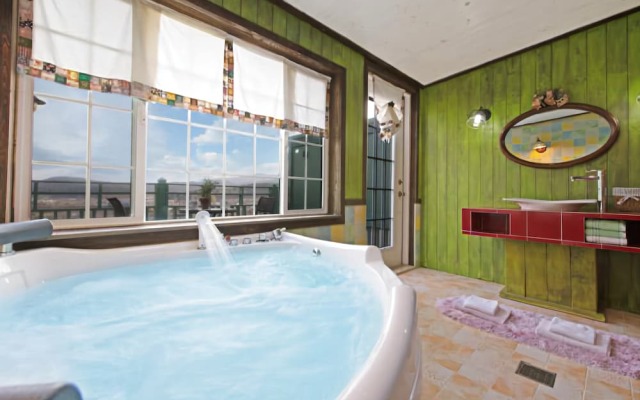 Yangyang Santa Hill Pension