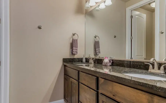 Razorback Ridge 4 Bedroom Apts by RedAwning