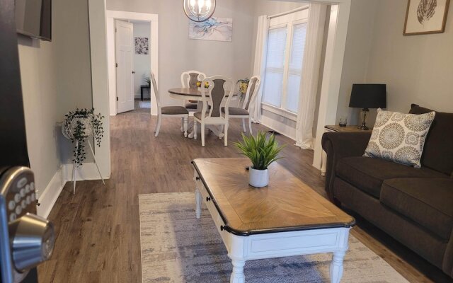 Charming 3b-1b Westside Indy