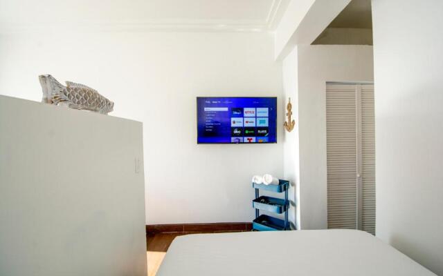 BEACHFRONT Escape - Cozy Studio