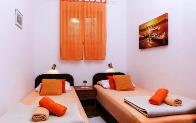 Apartments Lina - Two Bedroom Apartment With Terrace