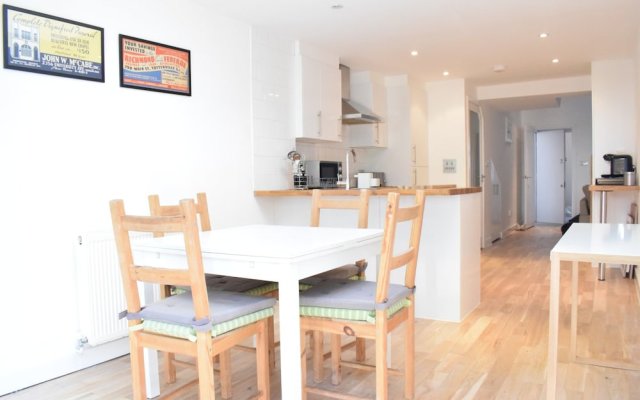 Stylish 3 Bedroom Apartment in Central Balham