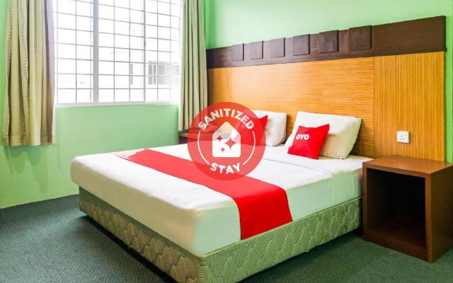 SUPER OYO 89408 Royal Hotel